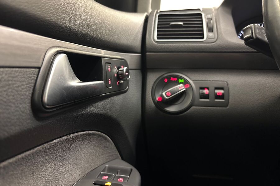 Volkswagen Touran vaihtoauto