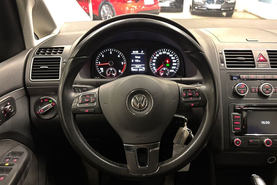 Volkswagen Touran vaihtoauto