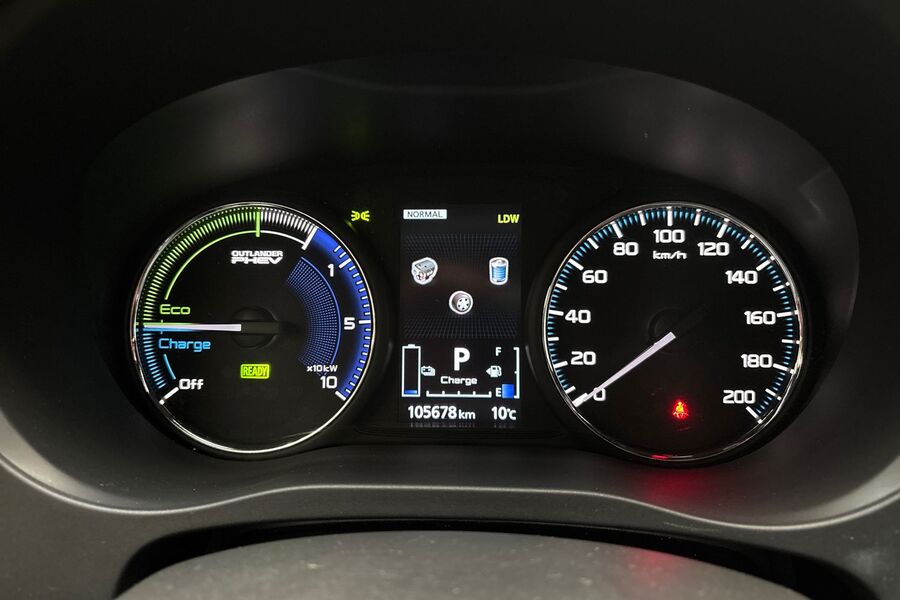 Mitsubishi Outlander PHEV vaihtoauto