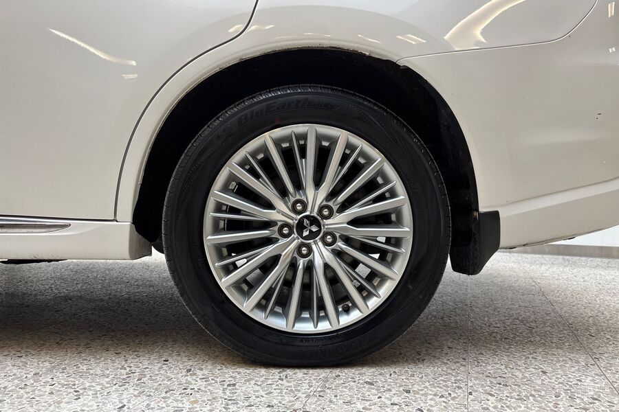 Mitsubishi Outlander PHEV vaihtoauto