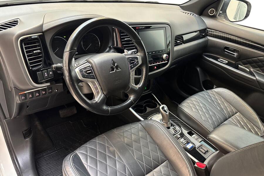 Mitsubishi Outlander PHEV vaihtoauto