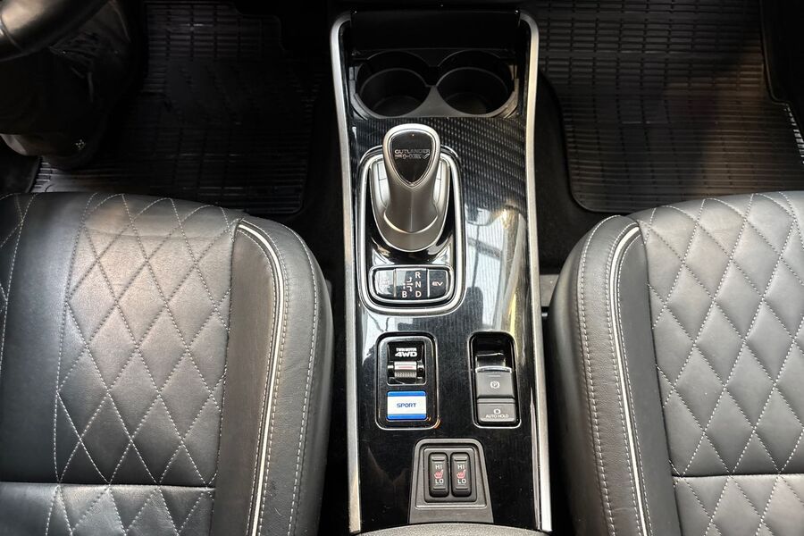 Mitsubishi Outlander PHEV vaihtoauto