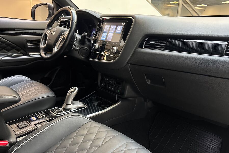 Mitsubishi Outlander PHEV vaihtoauto