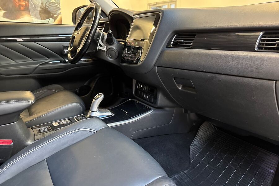 Mitsubishi Outlander PHEV vaihtoauto