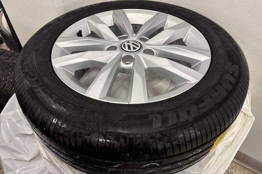 Volkswagen Touran vaihtoauto
