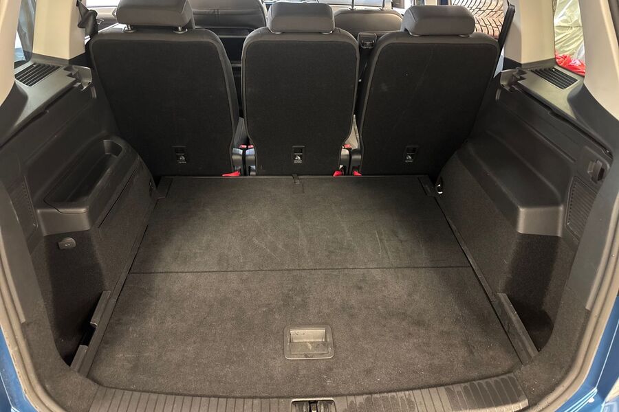Volkswagen Touran vaihtoauto