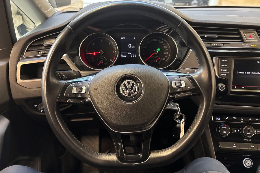 Volkswagen Touran vaihtoauto