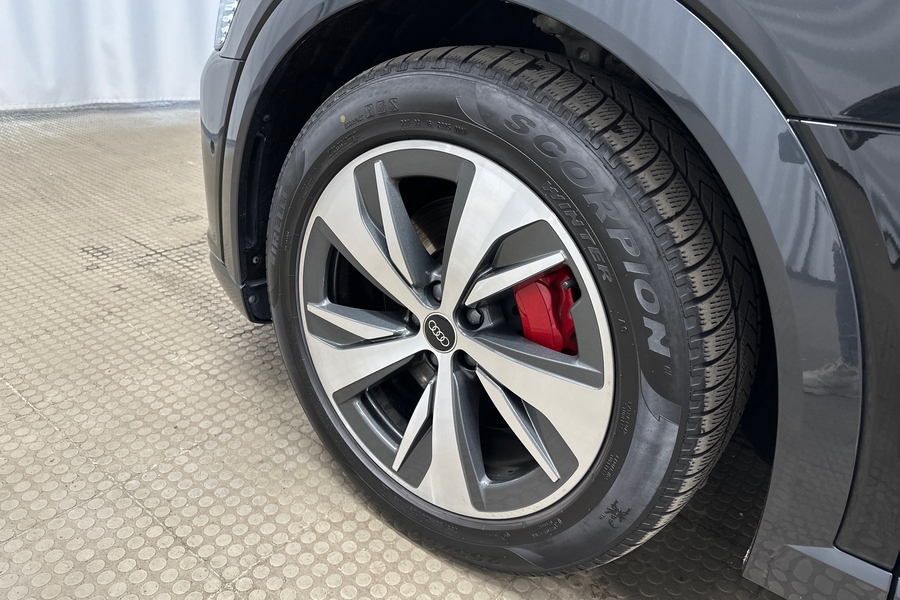 Audi Q8 e-tron vaihtoauto