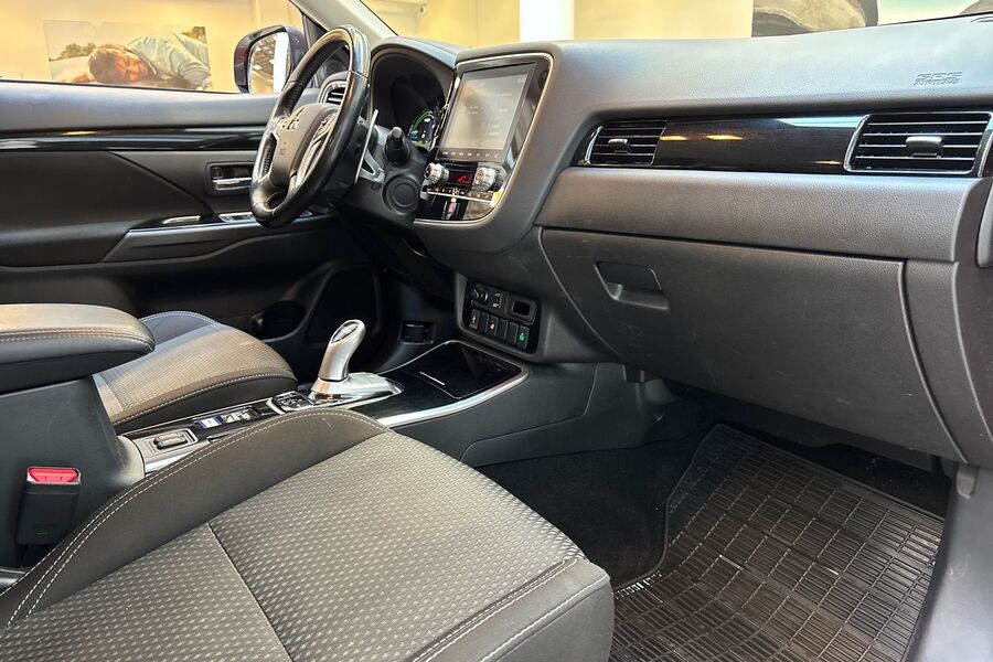 Mitsubishi Outlander PHEV vaihtoauto