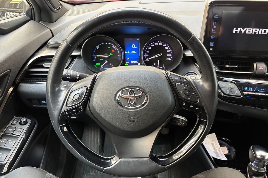 Toyota C-HR vaihtoauto