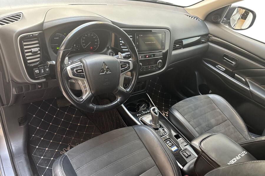 Mitsubishi Outlander PHEV vaihtoauto