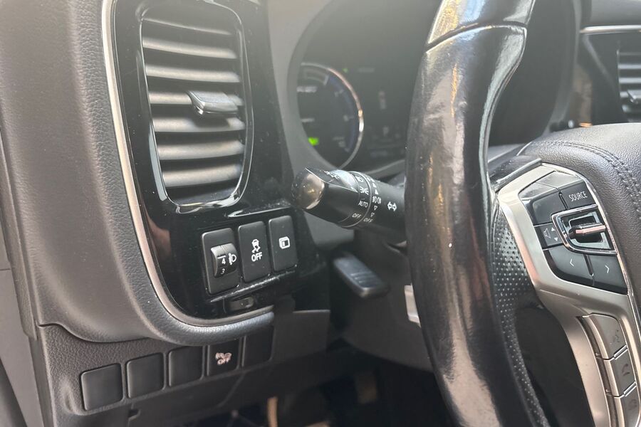 Mitsubishi Outlander PHEV vaihtoauto