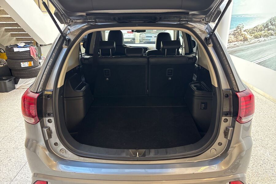 Mitsubishi Outlander PHEV vaihtoauto
