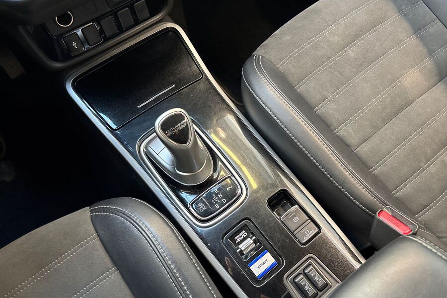 Mitsubishi Outlander PHEV vaihtoauto