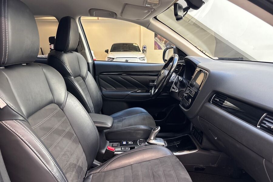 Mitsubishi Outlander PHEV vaihtoauto