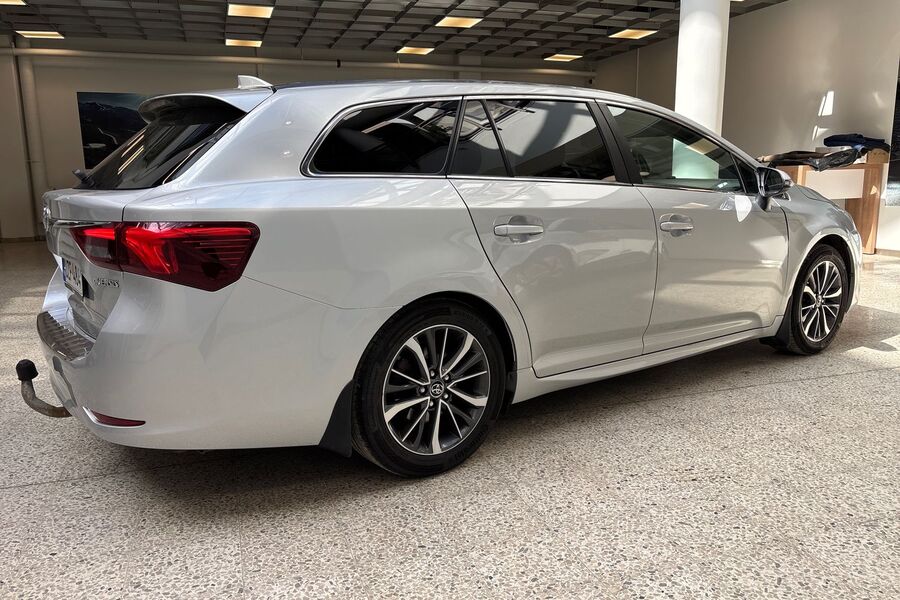 Toyota Avensis vaihtoauto