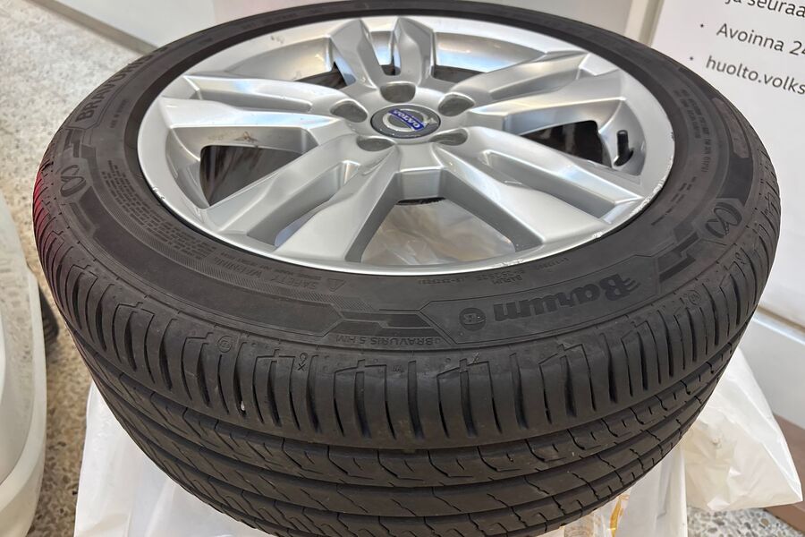 Volvo V70 vaihtoauto