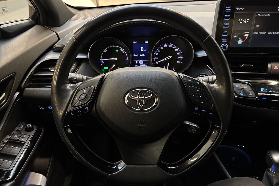 Toyota C-HR vaihtoauto