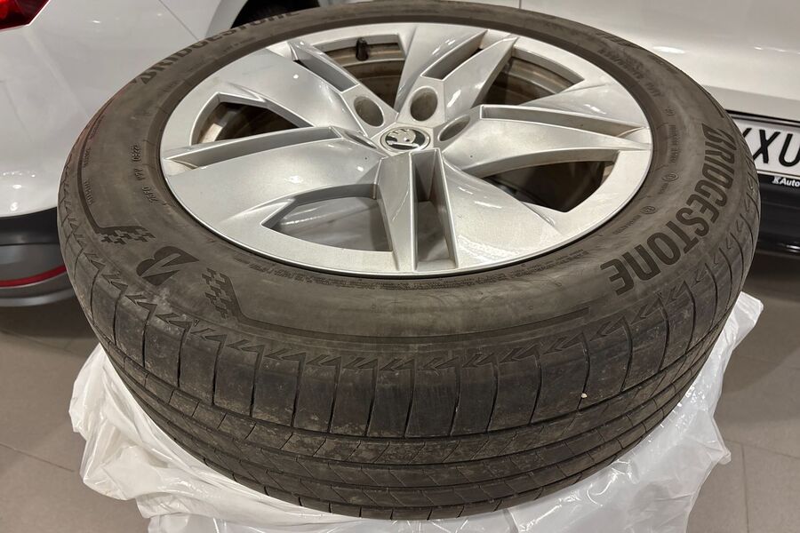 Skoda Enyaq vaihtoauto