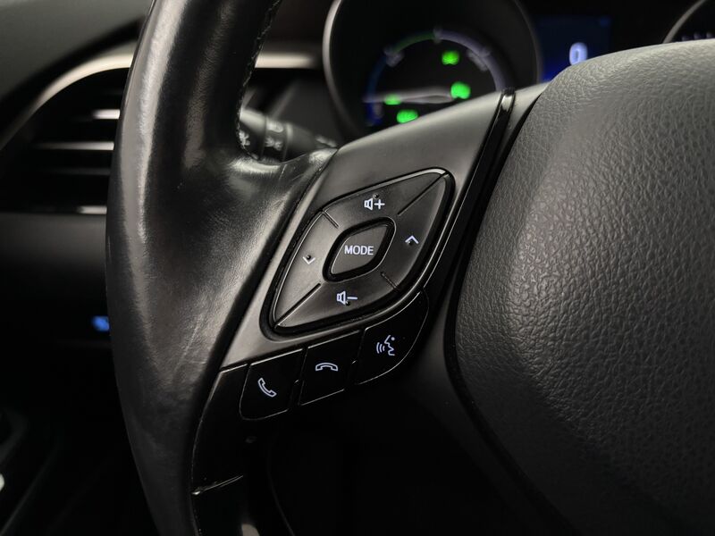 Toyota C-HR vaihtoauto