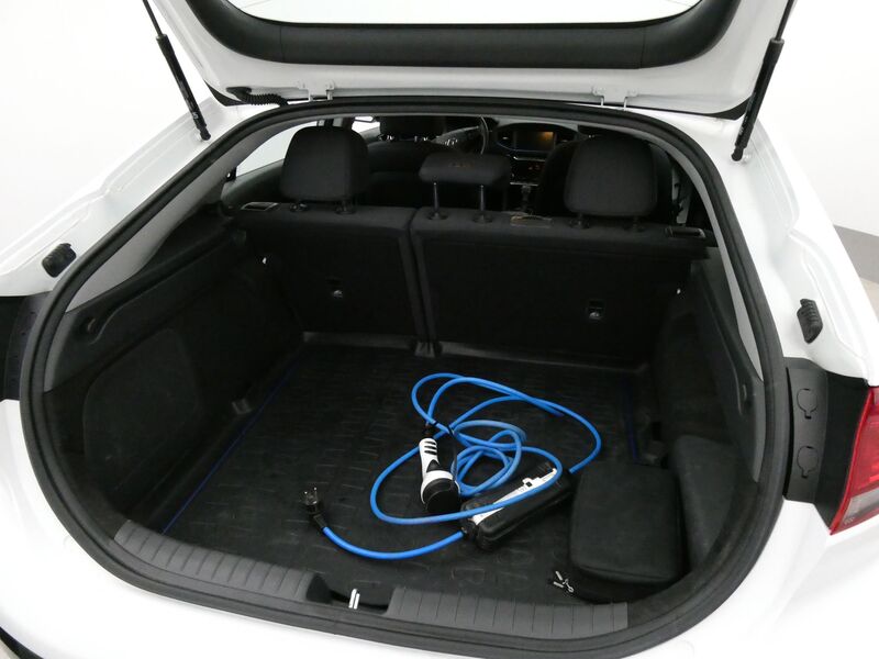 Hyundai IONIQ plug-in vaihtoauto