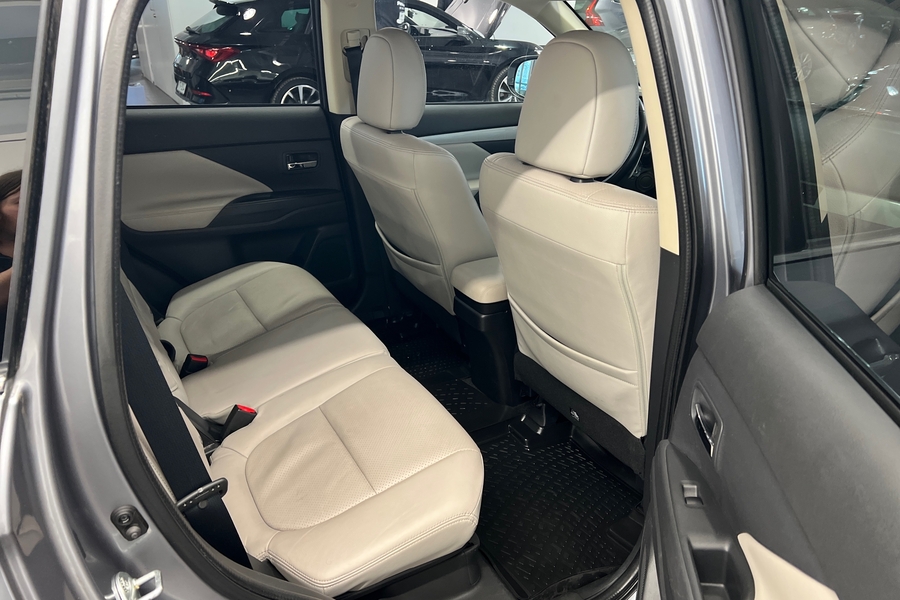 Mitsubishi Outlander PHEV vaihtoauto