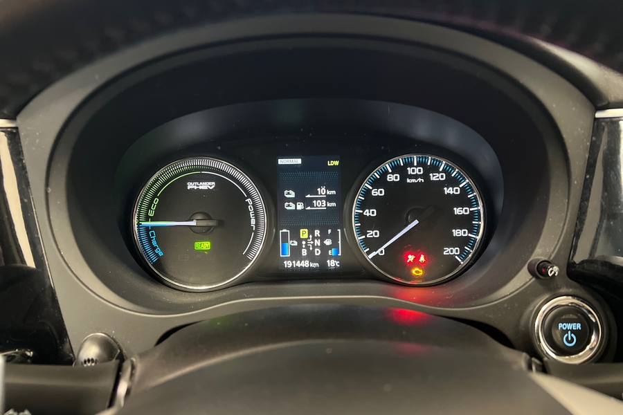 Mitsubishi Outlander PHEV vaihtoauto