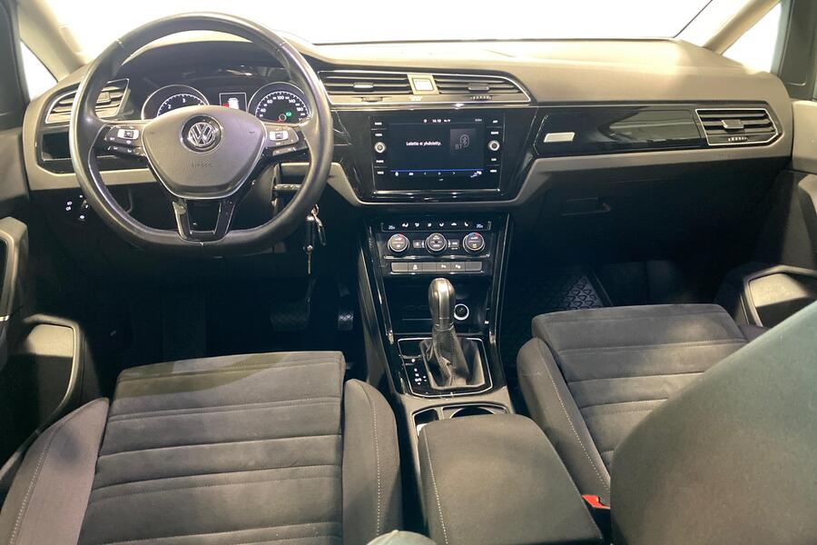 Volkswagen Touran vaihtoauto