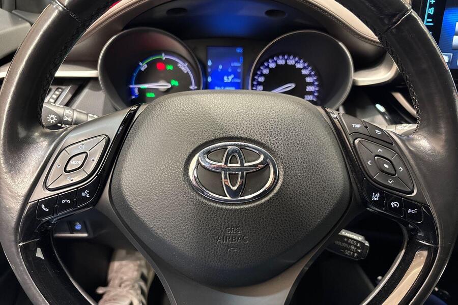 Toyota C-HR vaihtoauto