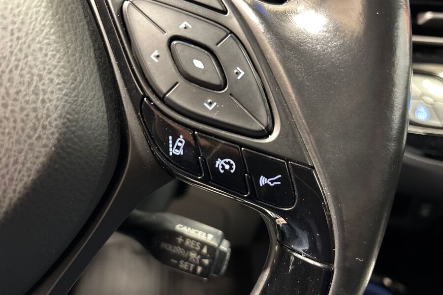 Toyota C-HR vaihtoauto