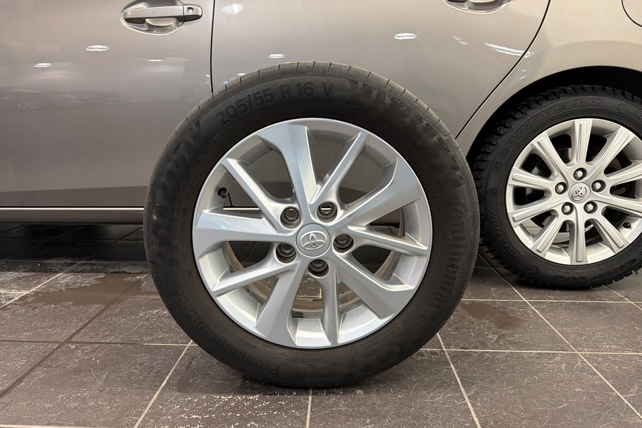 Toyota Auris vaihtoauto