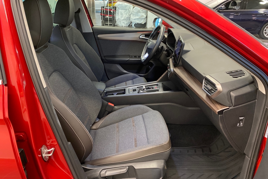 SEAT Leon Sportstourer vaihtoauto