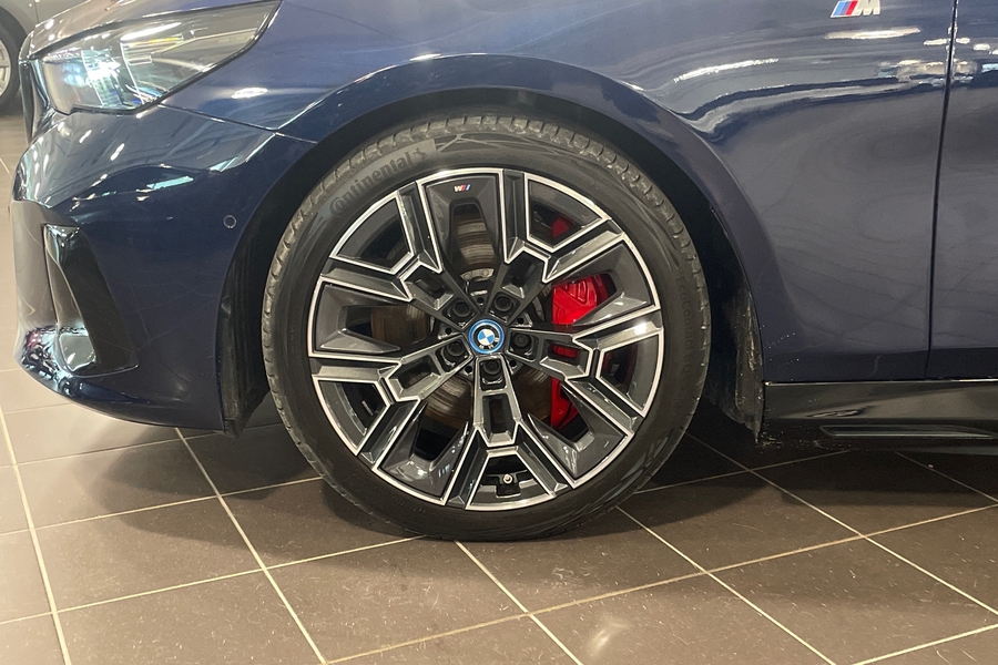 BMW i5 M60 vaihtoauto