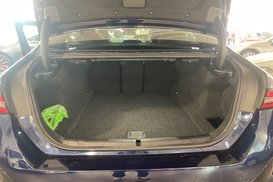 BMW i5 M60 vaihtoauto