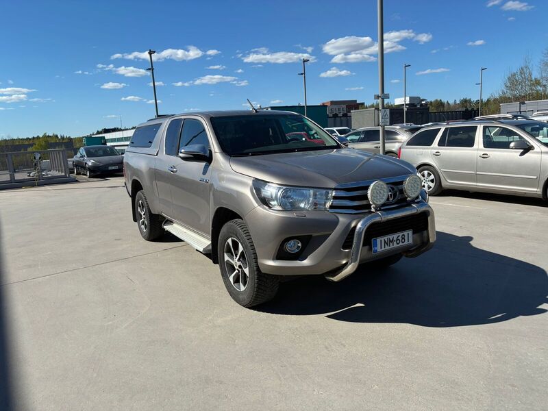 Toyota Hilux vaihtoauto