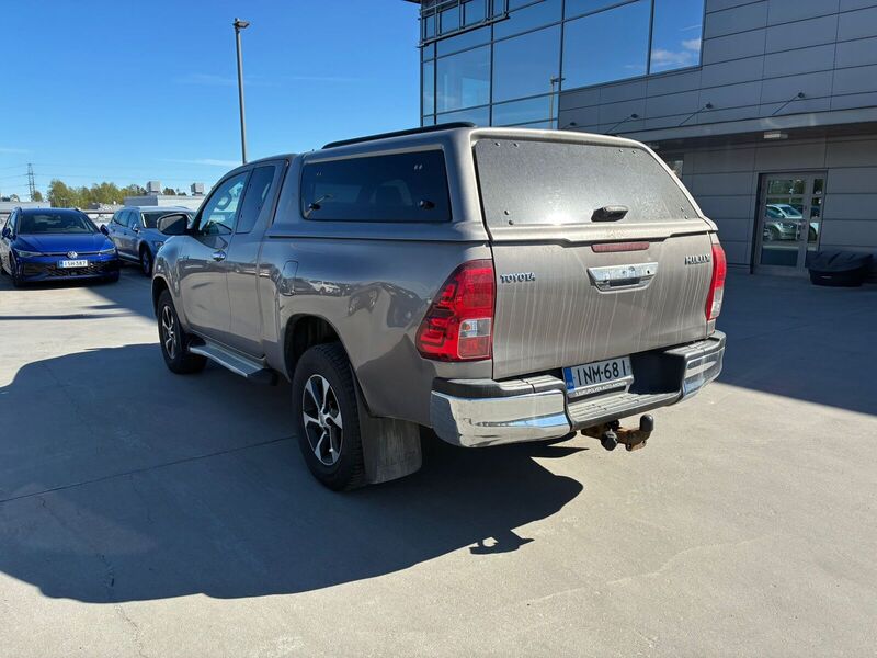 Toyota Hilux vaihtoauto