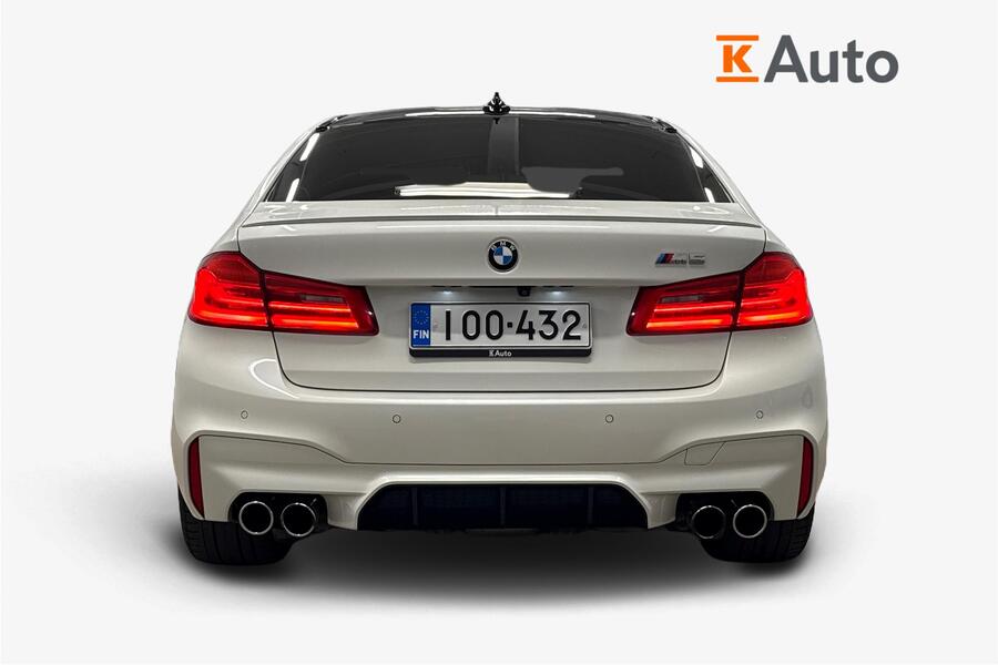 BMW M5 vaihtoauto