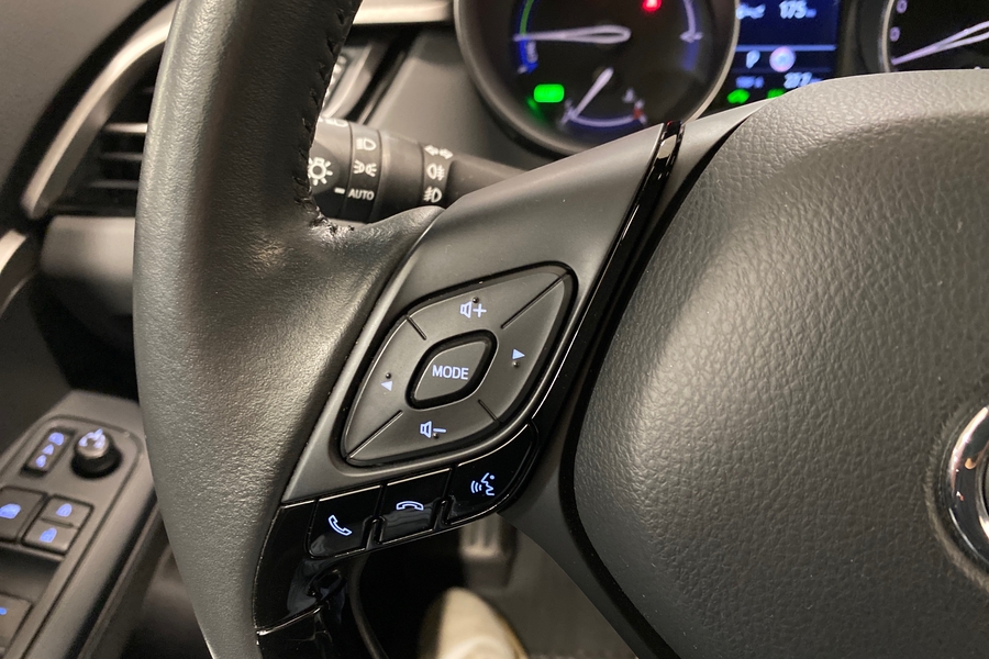 Toyota C-HR vaihtoauto