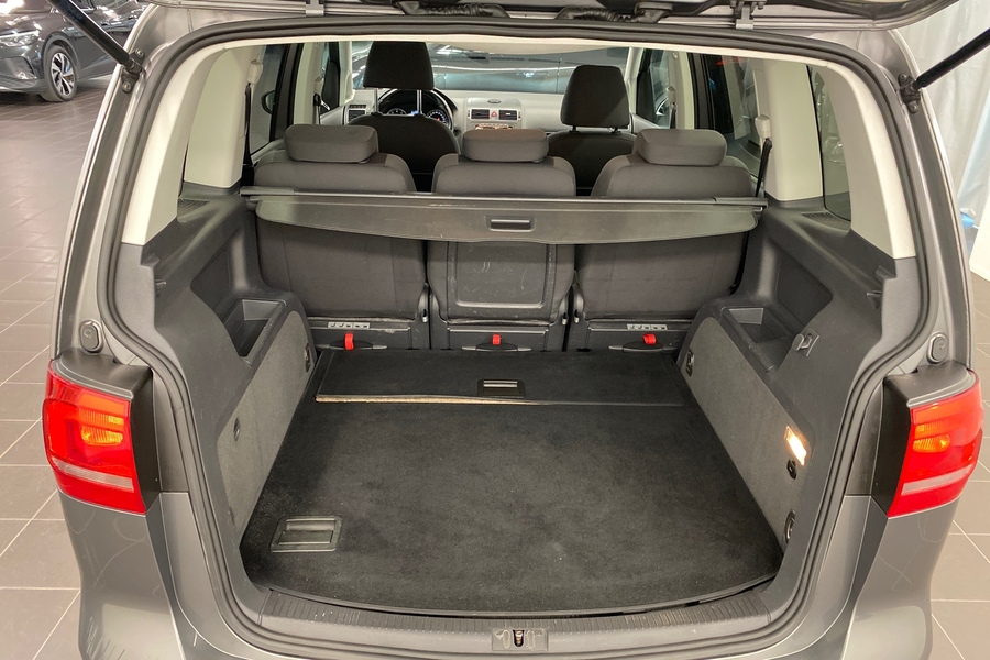 Volkswagen Touran vaihtoauto