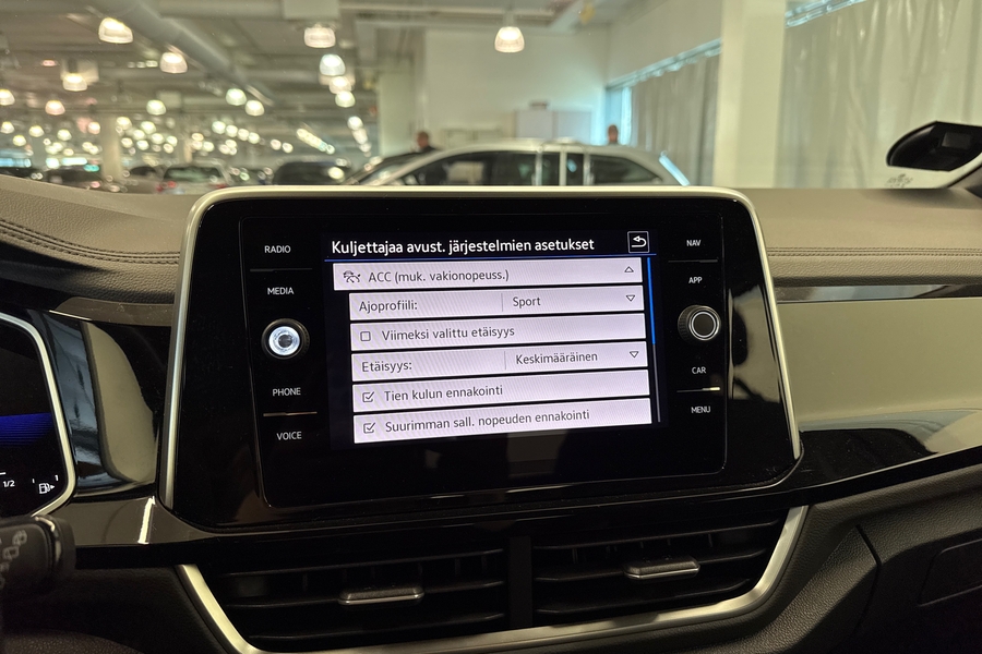 Volkswagen T-Roc vaihtoauto