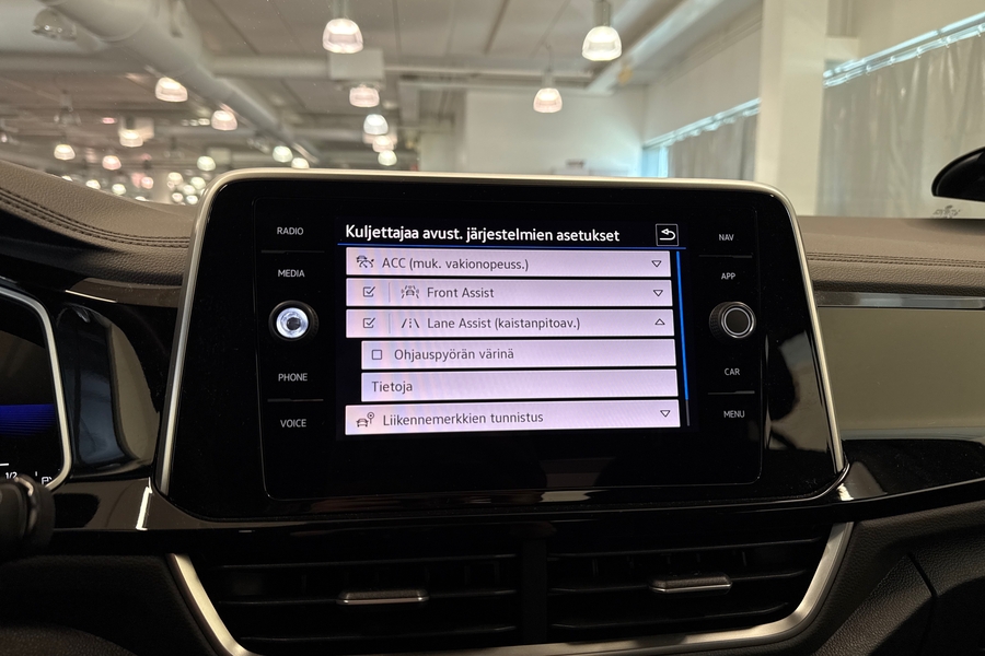 Volkswagen T-Roc vaihtoauto