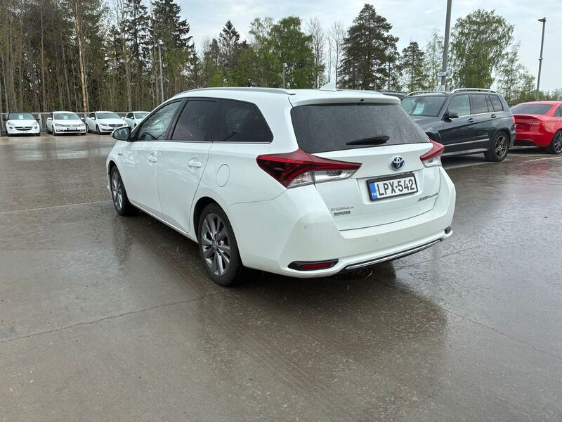 Toyota Auris vaihtoauto