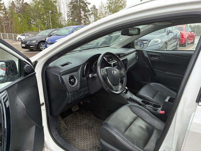 Toyota Auris vaihtoauto