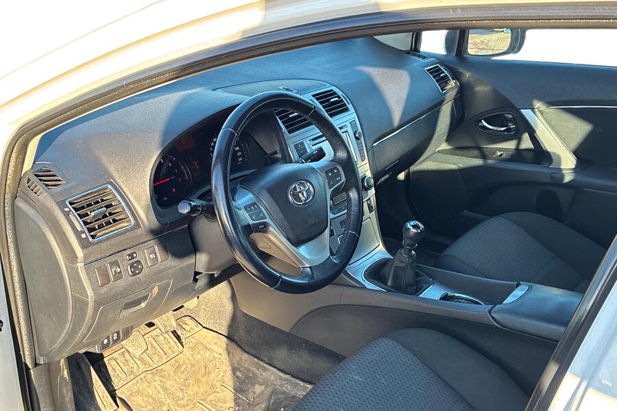 Toyota Avensis vaihtoauto