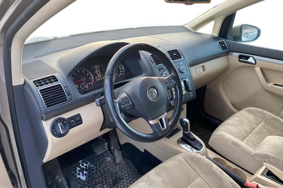 Volkswagen Touran vaihtoauto