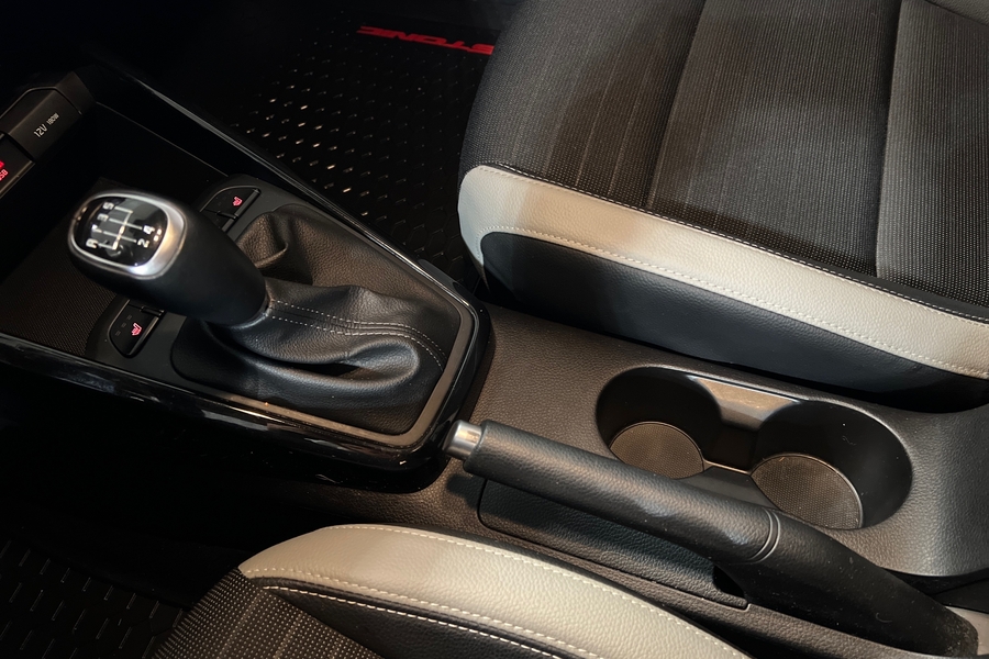 Kia Stonic vaihtoauto