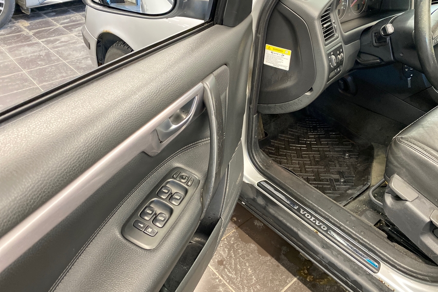 Volvo V70 vaihtoauto