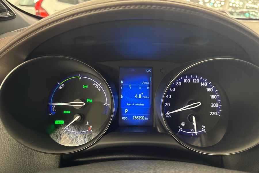 Toyota C-HR vaihtoauto