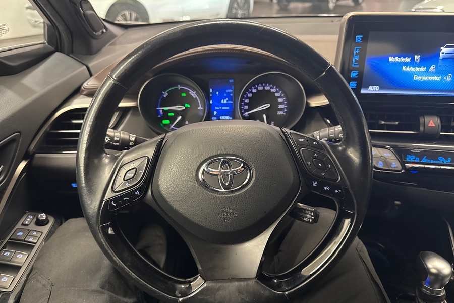 Toyota C-HR vaihtoauto