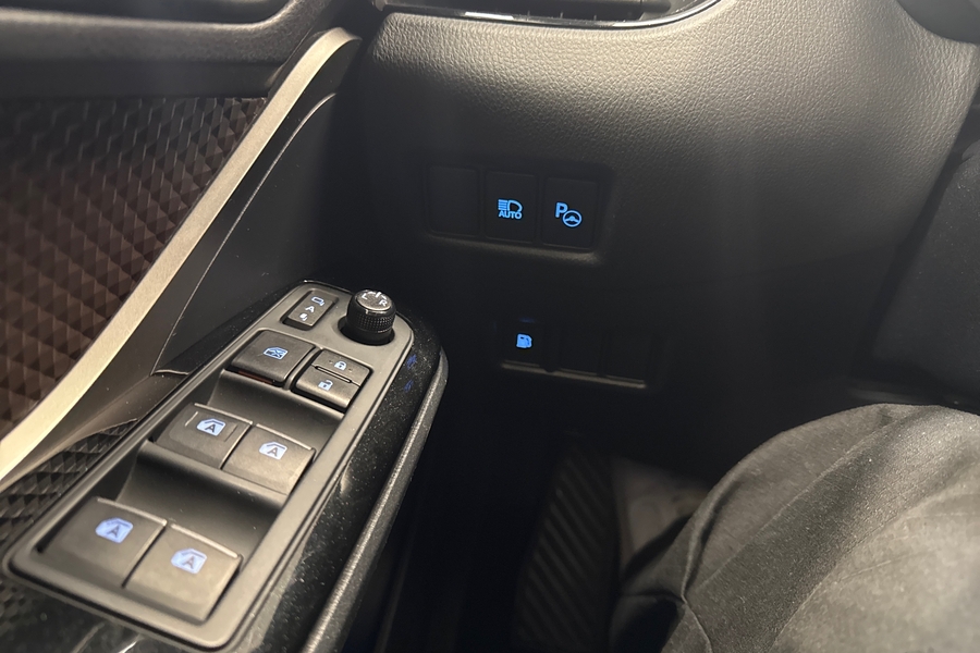 Toyota C-HR vaihtoauto